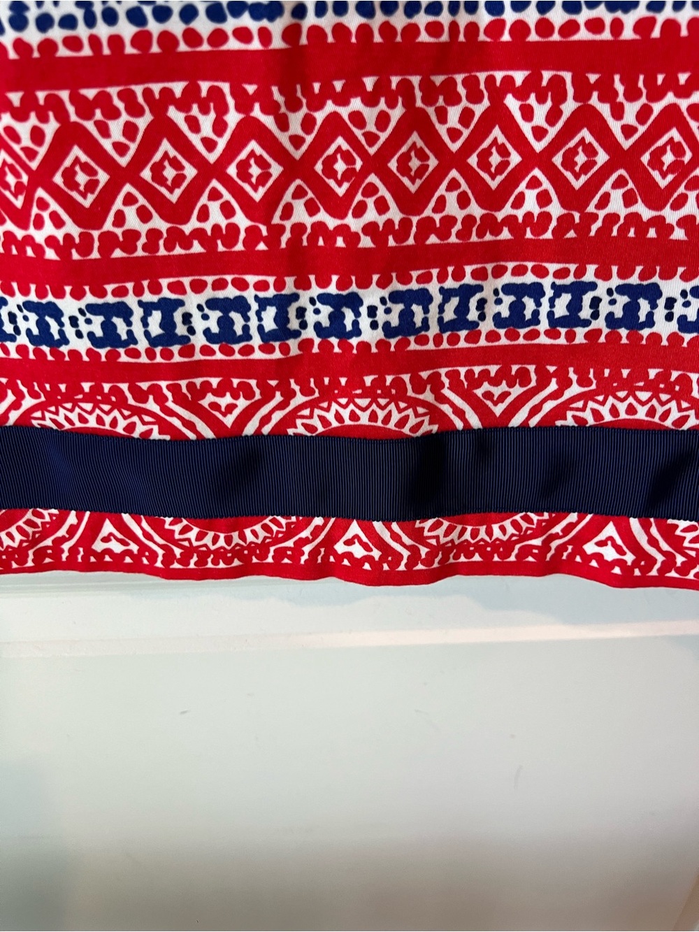Vineyard Vines Red & Navy Sleeveless Patterned Shift Dress. Size 12 - Picture 7 of 9